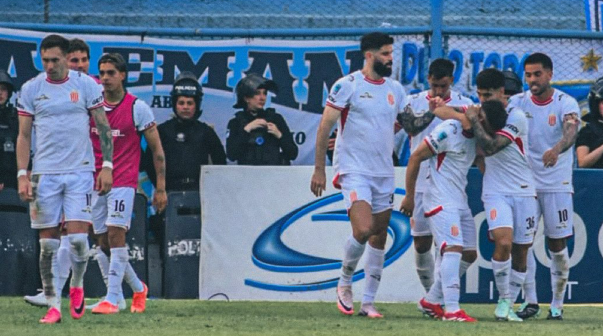 Barracas Central se lo dio vuelta a Atlético Tucumán con doblete de Orsini