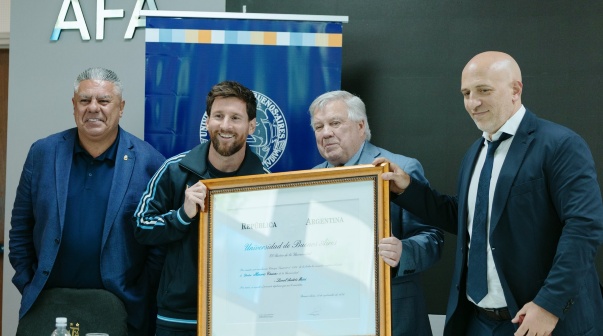 Messi recibió el título de Doctor Honoris Causa de la UBA