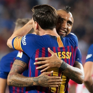 Lionel Messi y Arturo Vidal en Barcelona