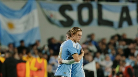 Nico Paz entrando por Rodrigo De Paul en Argentina vs. Benín