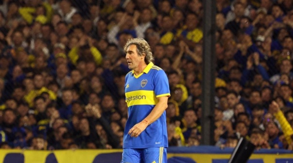 Manteca Martínez en el partido de despedida de Riquelme
