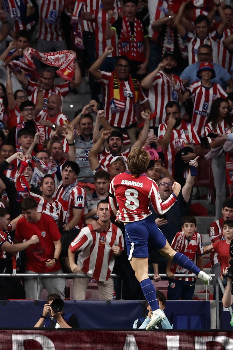 &nbsp;El festejo de Barros tras su gol ante el Manchester United