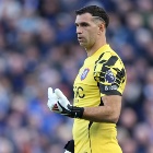 Dibu Martínez durante Everton vs. Chelsea