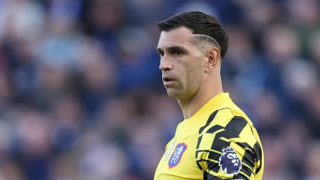 Dibu Martínez durante Everton vs. Chelsea