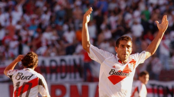 Pipino Cuevas en River vs. Boca 2004
