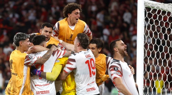 Estudiantes recibió el fallo de la CONMEBOL tras la protesta de Flamengo por Rojo