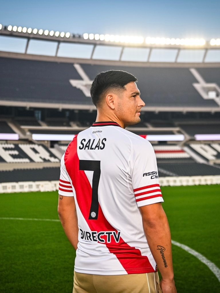 Maxi Salas rompió el silencio tras ser presentado en River Maxi Salas rompió el silencio tras ser presentado en River